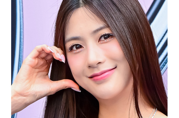 ボリューム際立つ見下ろしショットに釘付け！Apink末っ子オ・ハヨンが「カムバック初週」を報告【PHOTO】