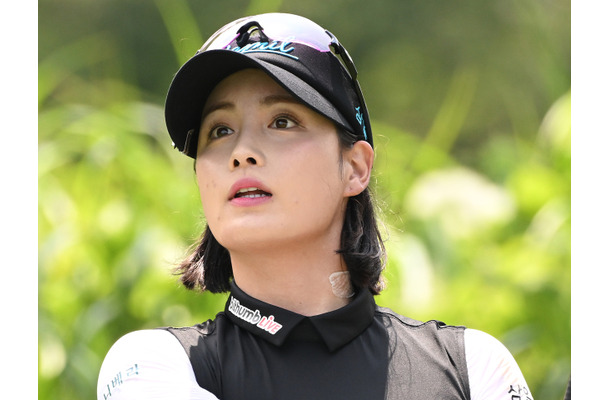 「えっ…芸能人？」“韓国で最も美しい女優”似の30歳ゴルファー、幸せオーラ全開のオフSHOT【PHOTO】