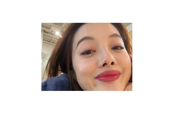 42歳で“早期閉経”と診断の韓国女優、76歳で39歳下女性との子を授かった義父のエールに感動