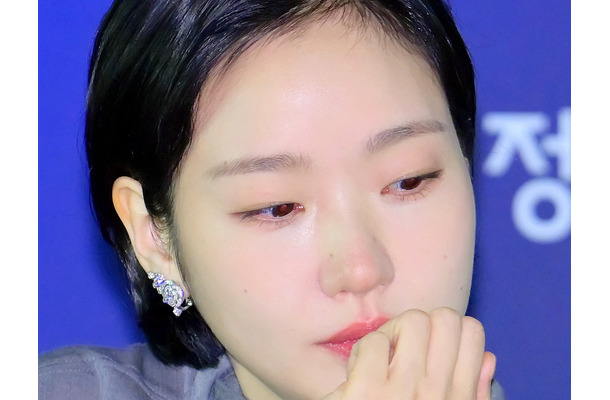 3年前に急逝した俳優との褪せない友情…キム・ゴウンが有名作多数出演俳優の樹木葬の場所を訪問