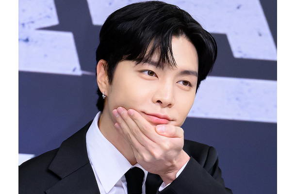 NCT・ジャニー、迫力満点の“上腕二頭筋”を披露！ユニフォーム姿で魅力全開「ギャップにやられた…」