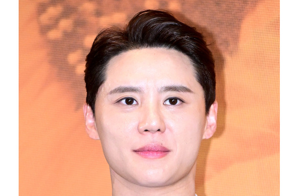 「流し台に新聞紙敷いて用を足した」元東方神起・ジュンス、幼い頃の生活苦を吐露