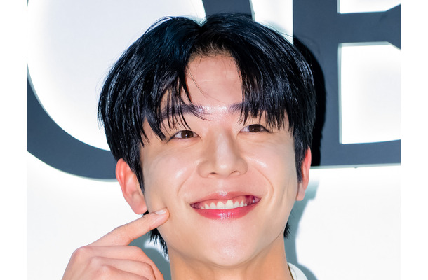 “ヒョプ様”こと俳優チェ・ジョンヒョプ、光の下で温かい微笑み…新ドラマポスターに視線集中