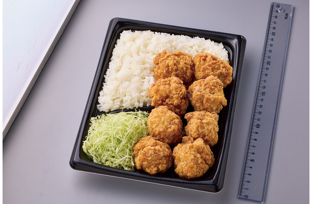 「盛りすぎ！鶏のから揚げ弁当」（税込 592円）