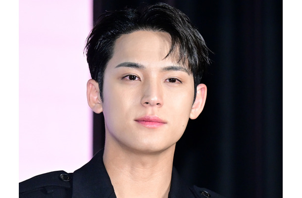 SEVENTEEN・ミンギュ、“濡れ髪”で放つ爽やかな色気にトキメキ…「心臓もたない」