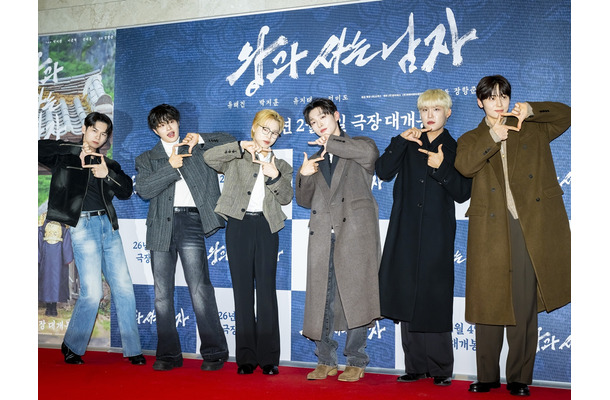 変わらぬ絆…Wanna Oneが7年ぶり集結、パク・ジフン出演作のVIP試写会に駆け付けたメンバーたち