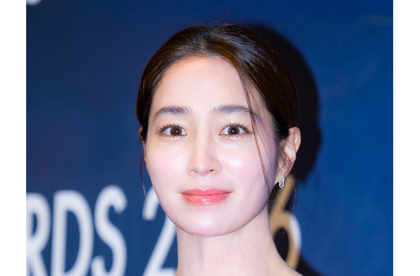 「お金をすべて奪われた」“イ・ビョンホンの妻”女優イ・ミンジョン、学生時代の校内暴力被害を告白