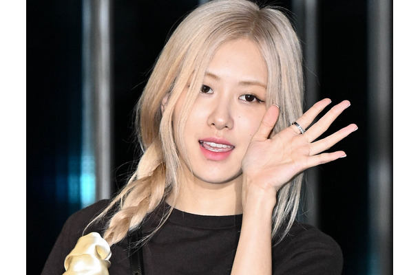 BLACKPINKロゼ「世界で最も美しい顔」1位の秘訣を明かす…毎日食べている意外な食材とは?