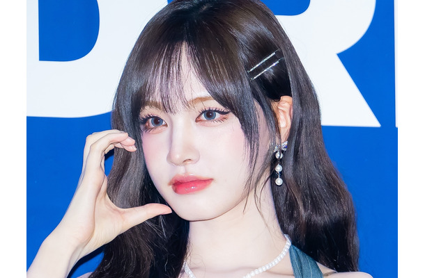 「何頭身？」「人間ですか？」IVE・リズ、“網タイツ”の美脚がスラリ…驚異のスタイルにファン騒然！