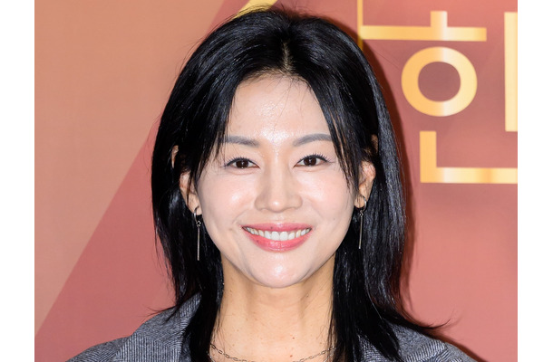 「歯を抜いてネックレスに」“かなり異様な贈り物”を贈られた韓国女優の奇妙な恋物語