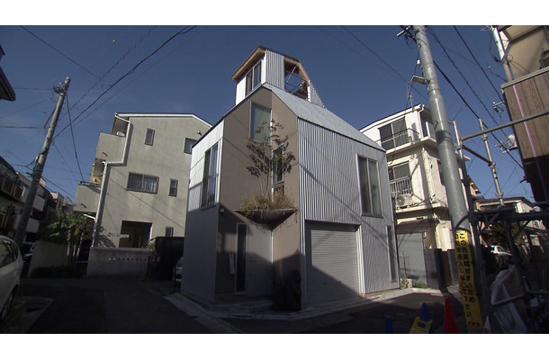 都会のど真ん中に建つ建坪わずか6.3坪の狭小住宅©MBS