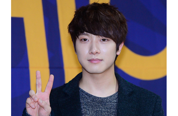 ライブ中に失神したFTISLANDのチェ・ミンファン、健康状態を自ら説明「僕自身も驚きました」