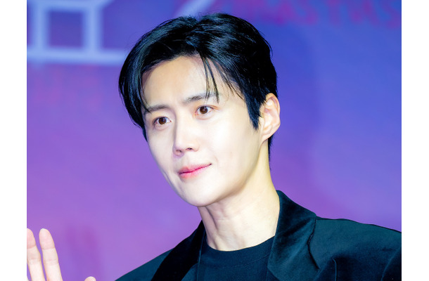 中絶強要疑惑の際にも非公開　仏コスメブランド、脱税疑惑の俳優キム・ソンホへの“再び”削除