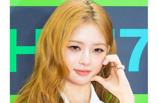 IVE・レイ、“顔面ドレス”姿で見せた意外なボリューム感に釘付け！「鼻血出た」「すごい」