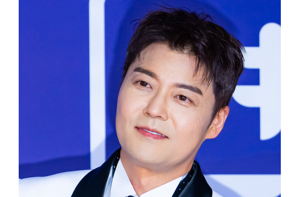 「次はあんたの番」違法医療疑惑の“注射おばさん”、韓国男性タレントを攻撃？“車内点滴”で騒動に