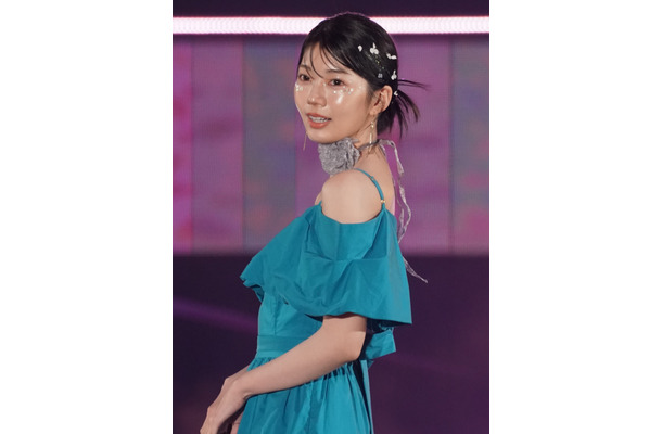 高本彩花【写真：竹内みちまろ】