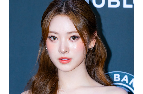 日本人K-POPアイドル、ベッドの上で魅せた“無防備ショット”にファン悶絶「反則です」「布団かけて」