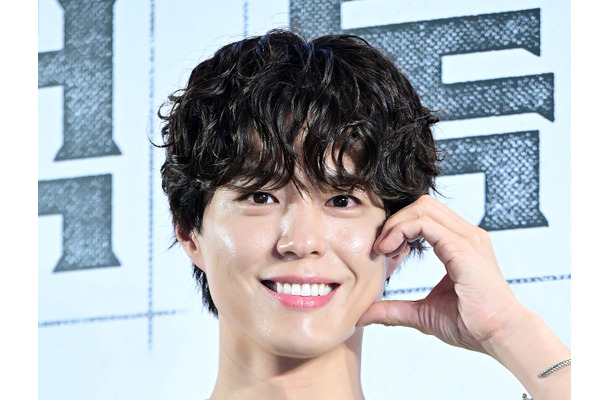 「ウォニョンになりたい」俳優パク・ボゴム、小学生のカットに挑戦！親のような姿が話題