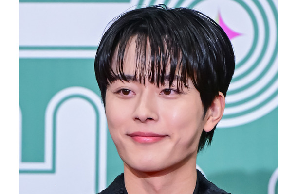 交際3カ月で熱愛発覚の『プデュ』出身若手俳優、初めて心境を明かす！照れくさそうな表情が話題