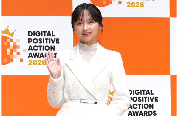 影山優佳【撮影：小宮山あきの】