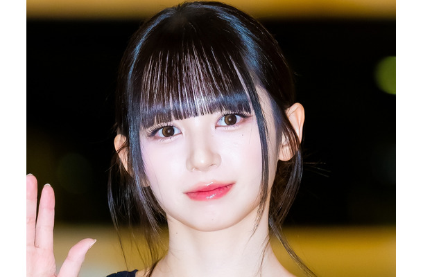 「ヤバすぎぃ」日本人K-POPアイドル、美くびれ全開！みぞおち下まで大胆露出のトップス姿に釘付け