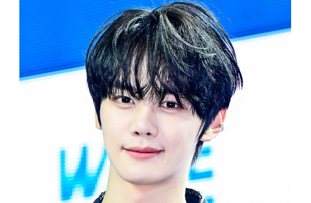 ZB1キム・ギュビン、“ほぼ脚”レベルの異次元スタイル披露！日本語メッセージにファン感涙