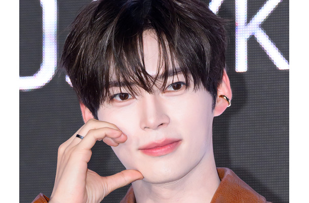 「西新宿いたの!?」ZEROBASEONEソン・ハンビン、“変装なし”の東京出没ショットにファン騒然