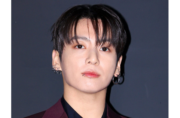 BTS・JUNG KOOK、深夜の飲酒ライブで本音爆発…“喫煙”過去も暴露「会社が大騒ぎになる」