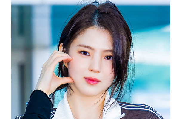 女優ハン・ソヒ、ニーハイソックスから真っ白肌チラリ…スポーティーな装いでイタリアへ出国