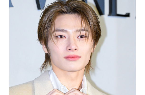 Stray Kids・I.N、スーツ姿で色気ダダ漏れ…輝くビジュアルに反響「正気じゃいられない」「カッコいい」