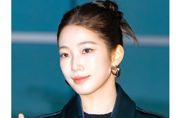 LE SSERAFIM・カズハ、“大人のお姉さん感”漂う自然体ショット公開「センスの塊」「美しすぎる」