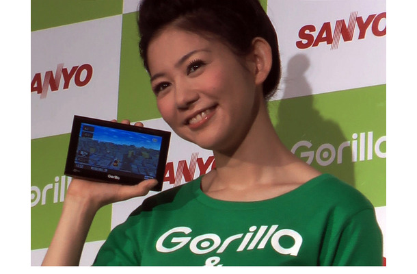　タレントの関根麻里さんが26日、三洋電機のポータブルカーナビ「Gorilla」の発表会にイメージキャラクターとして登場した。