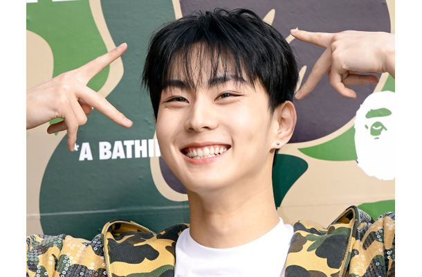 ENHYPEN・ジョンウォン、日本発祥ブランドを遊び心たっぷりに着こなす！愛らしい表情で虜に