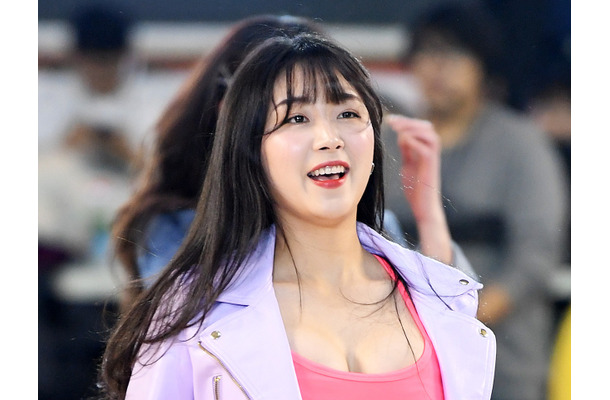 上も下もすごい…韓国人気チア、透け透けスイムウェア姿に視線釘付け！艶やかな姿で魅了