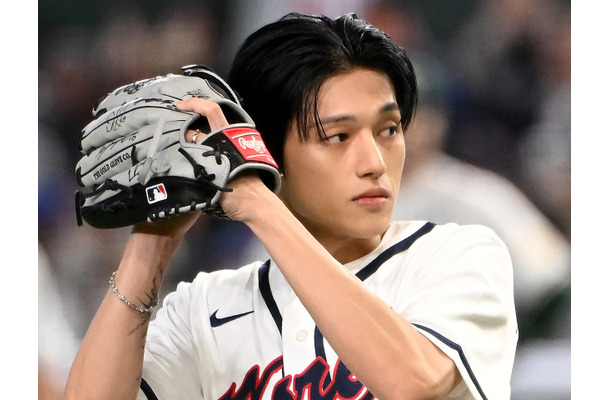 ATEEZ・ウヨン、WBC始球式で“勝利の妖精”に！東京ドームで見事なピッチング【独自写真】