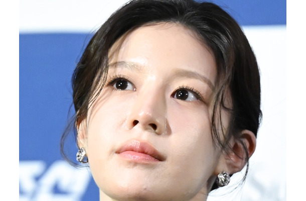 堂々露出のジェニーとは大違いとも、シャネルアンバサダー「失格」と批判され物議醸した韓国女優の“防寒”