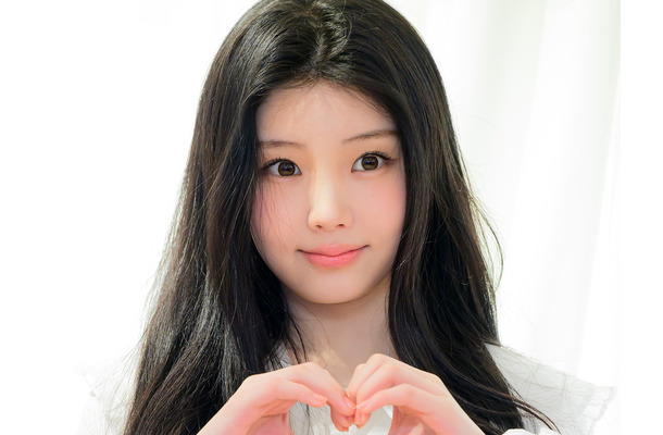 「まだ赤ちゃん！」ILLITメンバー、ウォンヒの“成人宣言”を全力阻止!?爆笑のパーティーが話題