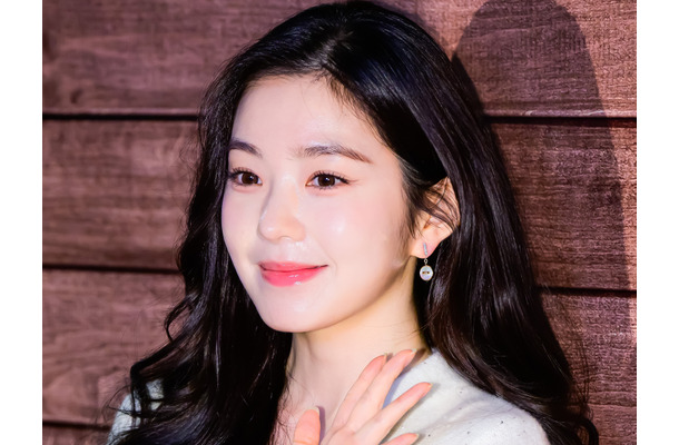 奇跡の34歳！Red Velvet・アイリーン、初のソロフルALで魅せる“圧倒的ビジュアル”と多彩な歌声