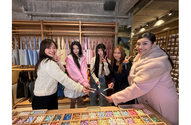 左から:指原莉乃、WONHEE(ILLIT)、IROHA(ILLIT)、森香澄、アンミカ（C）フジテレビ