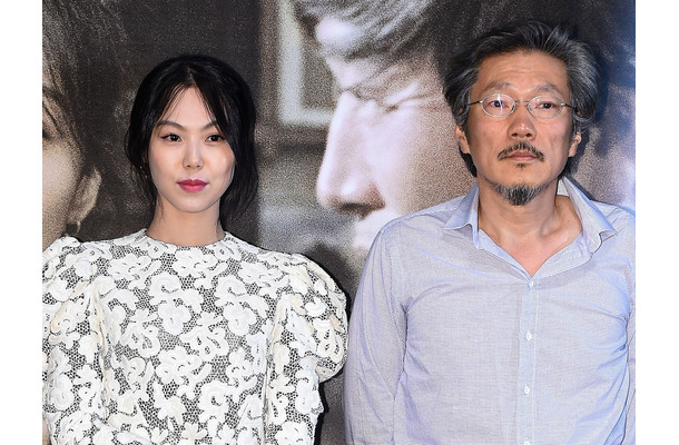 妻と離婚できないまま、“不倫関係”の女優を出産させた韓国映画監督（65）　親子3人での目撃談が話題