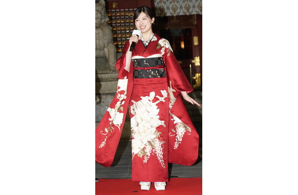 吉川愛【写真：竹内みちまろ】