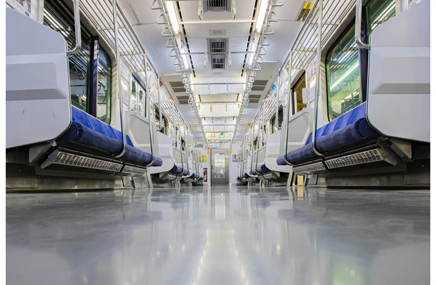 電車内のイメージ（※画像はAdobe Stockより）