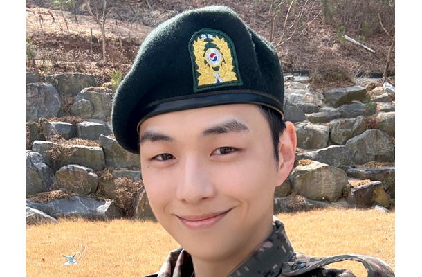 兵役中のWanna One出身カン・ダニエル、凛々しい軍服姿で敬礼！基礎軍事訓練を修了した近況