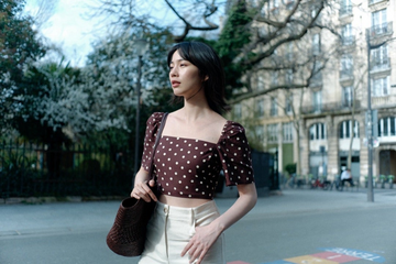 のん、フランス発ブランド“セザンヌ”まとった洗練スタイルでパリを散策！ 画像