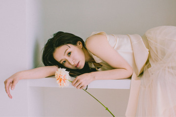 島袋寛子、デビュー30周年記念の新ビジュアル公開＆SNS開設！ 画像
