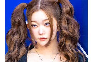 目が離せない…日本人K-POPアイドル、“ぴっちり”黒キャミ姿にドキッ「エグイです」「顔つよ」 画像