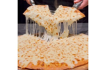 ドミノ・ピザ、チーズ＆からあげ＆ポテトがほぼ1kg！「ほぼ1kgウルトラチーズ」が復活！GWに「デカ盛り祭」期間限定開催 画像