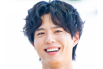 パク・ボゴムの被害者続出!? 中国での神対応がネットで話題に「あまりにもハンサムすぎて」【写真】 画像