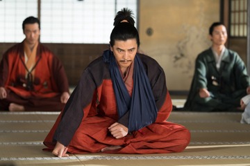 大河ドラマ「豊臣兄弟！」要潤が語る、明智光秀の「陰」と小栗旬との“緊張感” 画像
