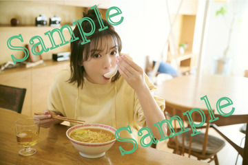 永野芽郁、スペシャルBOX「MAGNOLIE」の購入者特典フォトカードが公開！ 画像